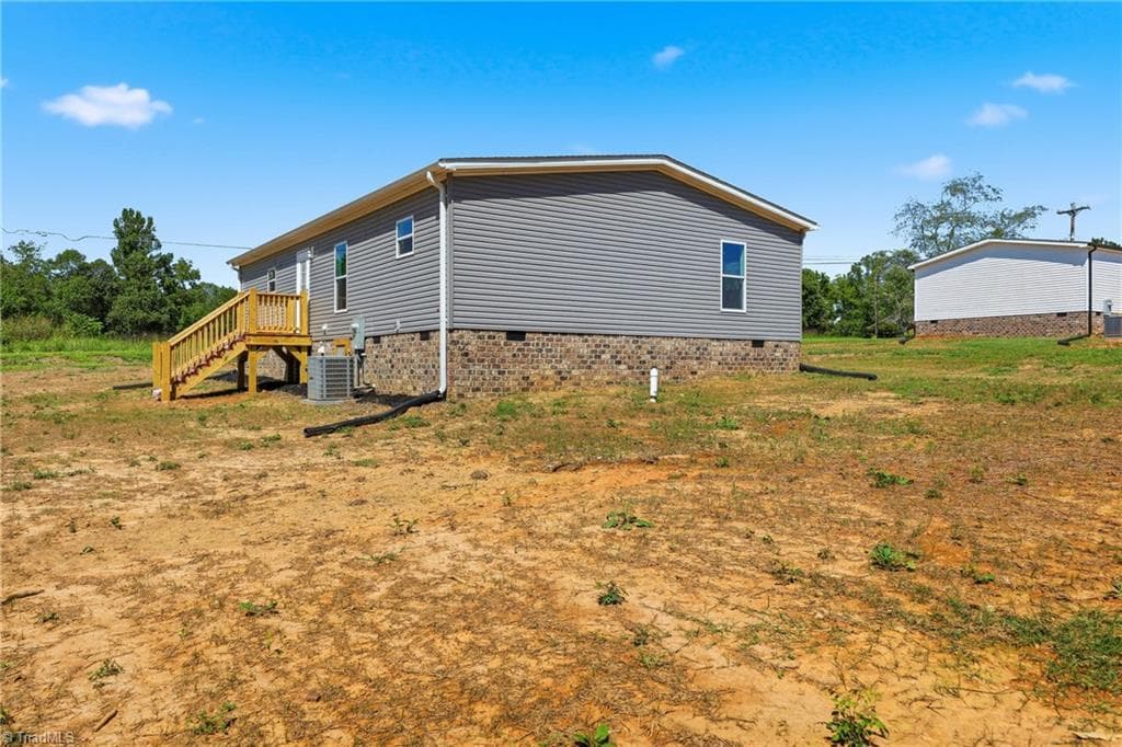 Manufactured Home at 277 Glenn Dancy Road, Hays NC 28635, photo 4 of 37