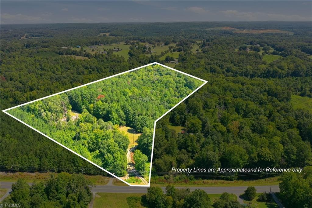 Manufactured Home at 6848-B Nc Highway 87 S, Graham NC 27253, photo 6 of 30