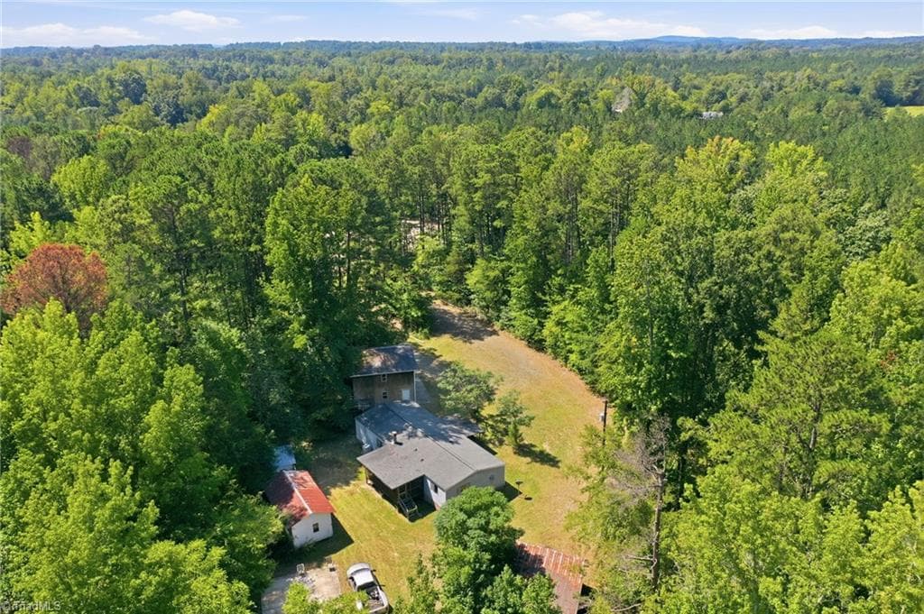 Manufactured Home at 6848-B Nc Highway 87 S, Graham NC 27253, photo 7 of 30