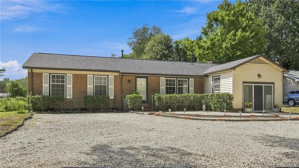 203 Capistrano Drive, Winston-Salem NC 27103