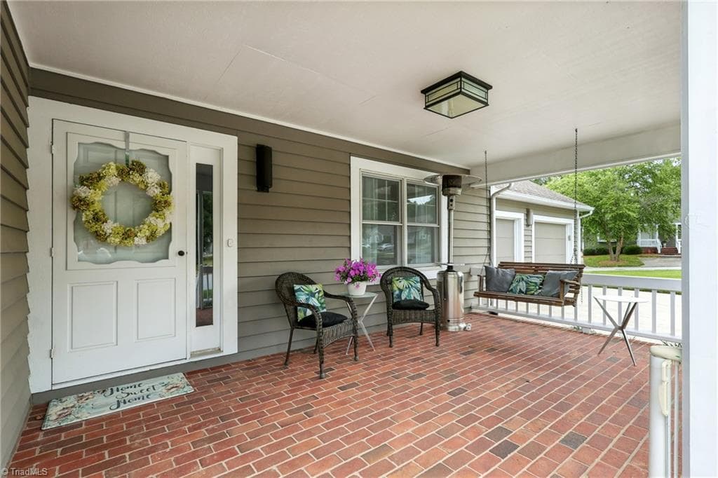 Stick/Site Built at 633 Huntington Drive, High Point NC 27262, photo 2 of 19
