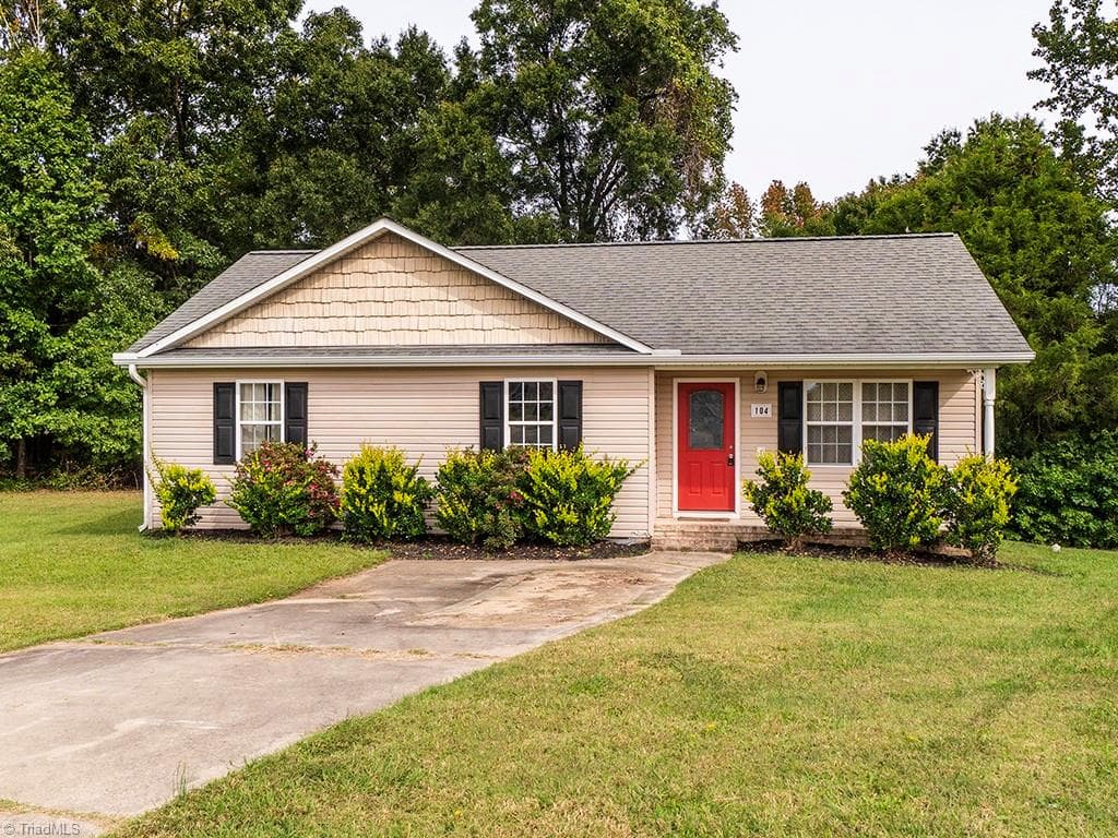 104 Taylors Court, Burlington NC 27217