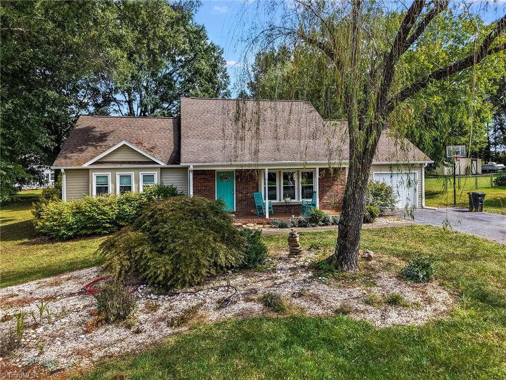 2299 Winterberry Drive, Winston-Salem NC 27106