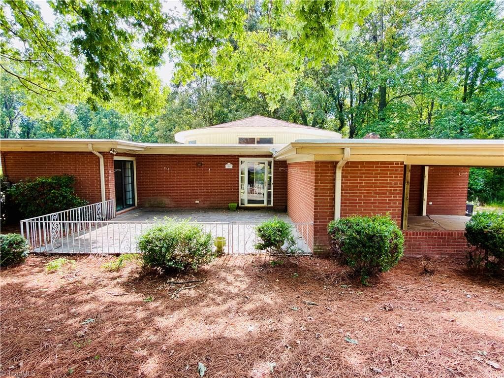 Stick/Site Built at 1031 Country Lane, Winston-Salem NC 27107, Winston-Salem, photo 2 of 47