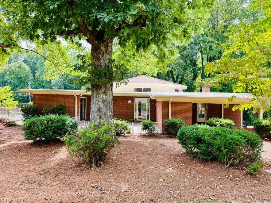 1031 Country Lane, Winston-Salem NC 27107