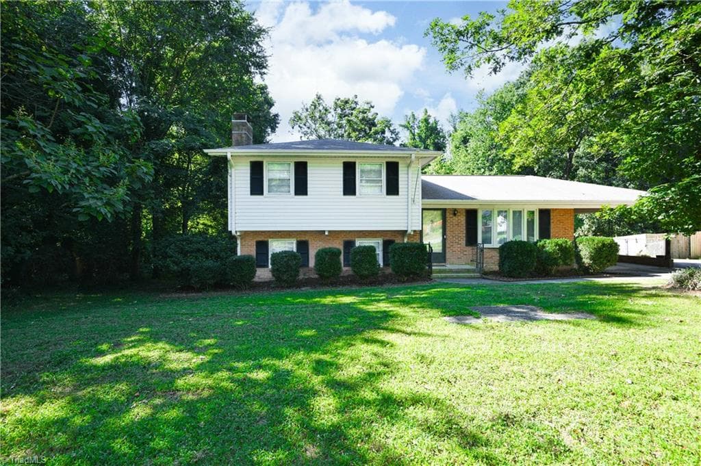 Stick/Site Built at 4025 Sedgewood Lane, Greensboro NC 27407, photo 2 of 40