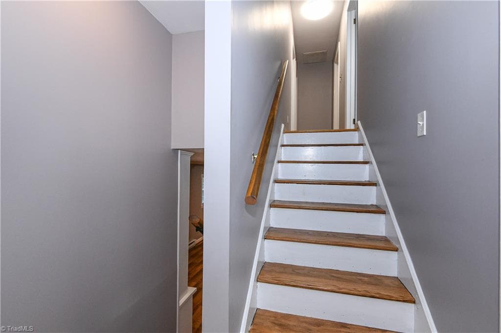 Stick/Site Built at 4025 Sedgewood Lane, Greensboro NC 27407, photo 12 of 40