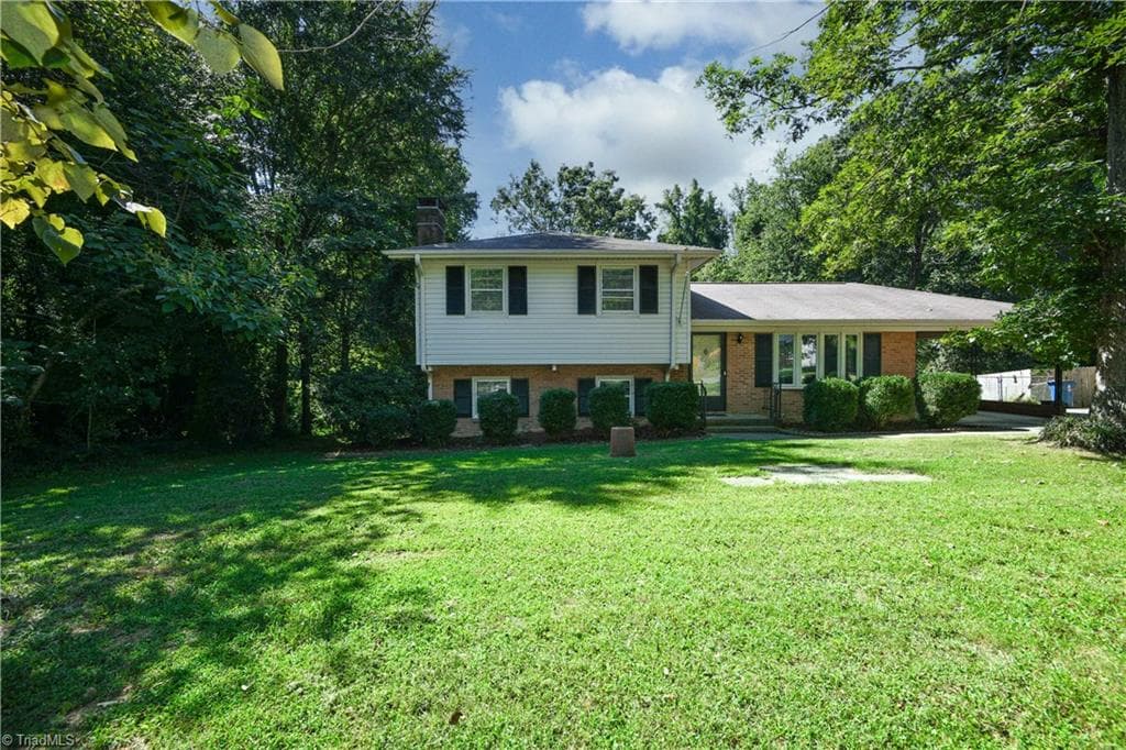 Stick/Site Built at 4025 Sedgewood Lane, Greensboro NC 27407, photo 38 of 40