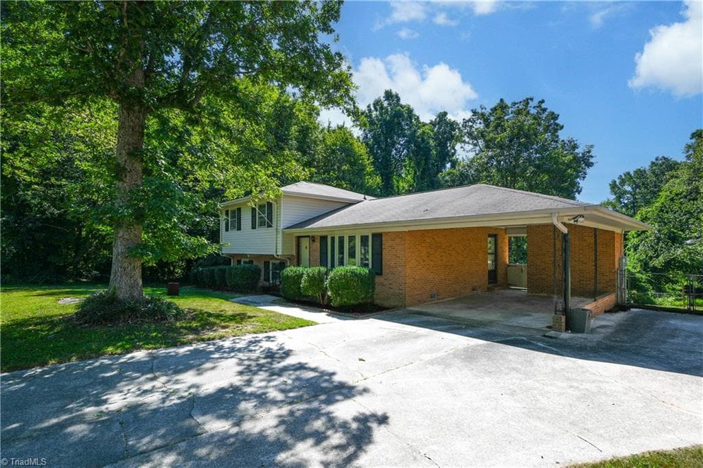 Stick/Site Built at 4025 Sedgewood Lane, Greensboro NC 27407, photo 37 of 40