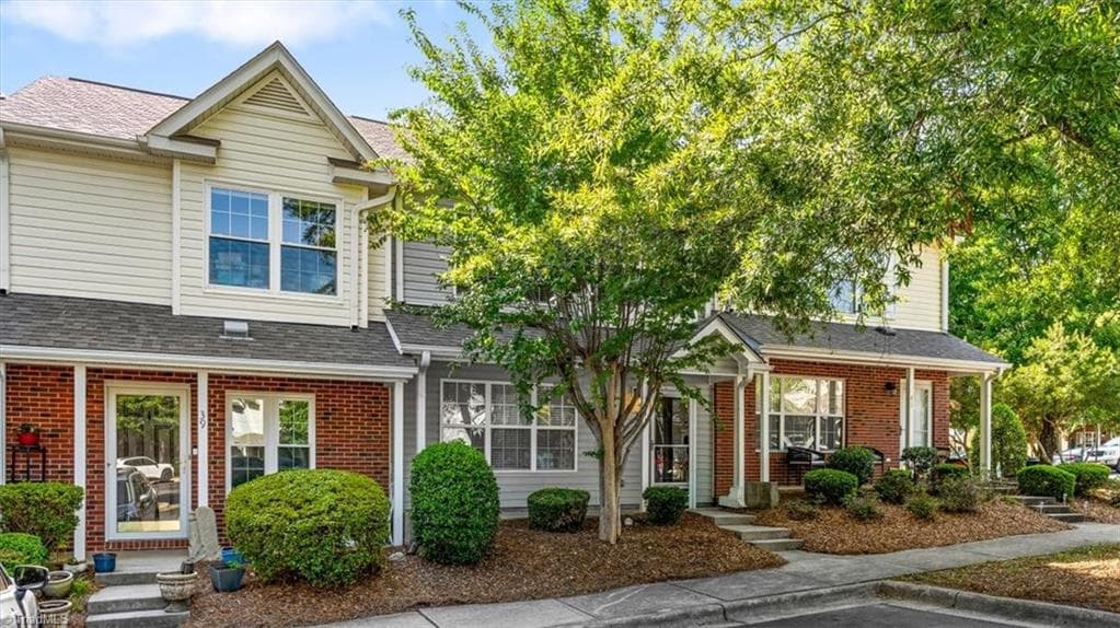 Stick/Site Built at 41 Tannenbaum Circle, Greensboro NC 27410, photo 2 of 32