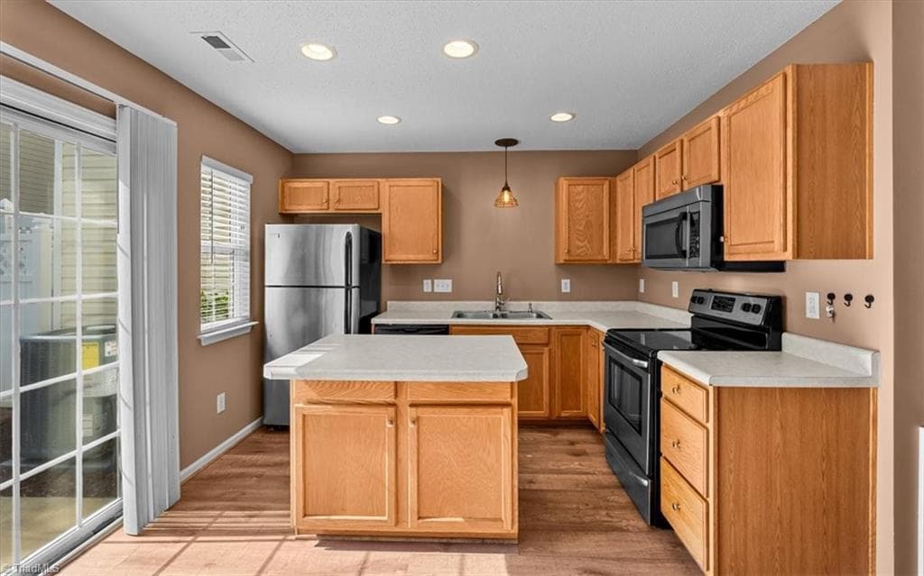Stick/Site Built at 41 Tannenbaum Circle, Greensboro NC 27410, photo 12 of 32