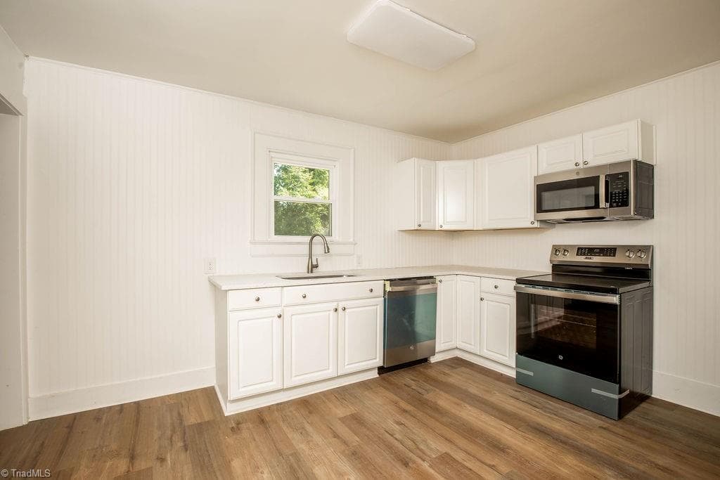 Stick/Site Built at 208 Underhill Street, High Point NC 27260, photo 4 of 14