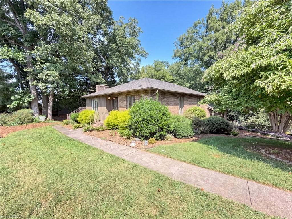 Stick/Site Built at 200 Ridgelea Court, Winston-Salem NC 27104, Winston-Salem, photo 17 of 20
