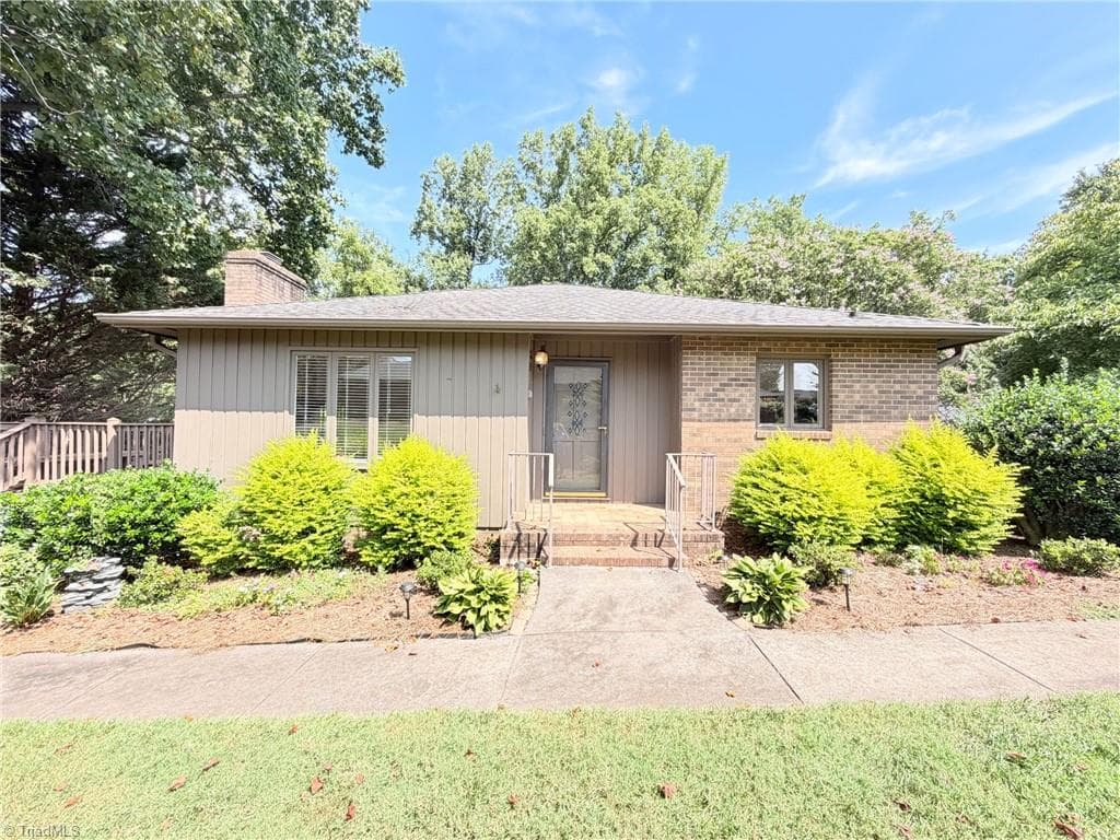 200 Ridgelea Court, Winston-Salem NC 27104