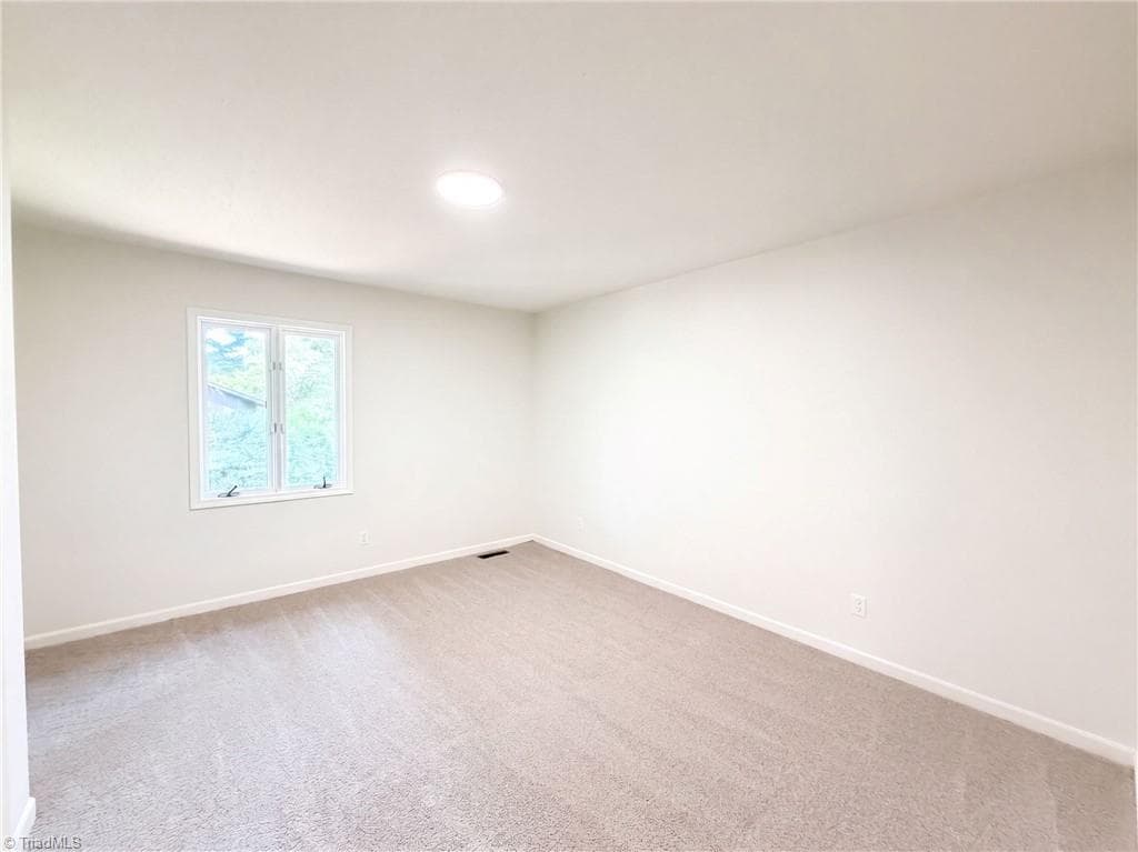 Stick/Site Built at 200 Ridgelea Court, Winston-Salem NC 27104, Winston-Salem, photo 4 of 20