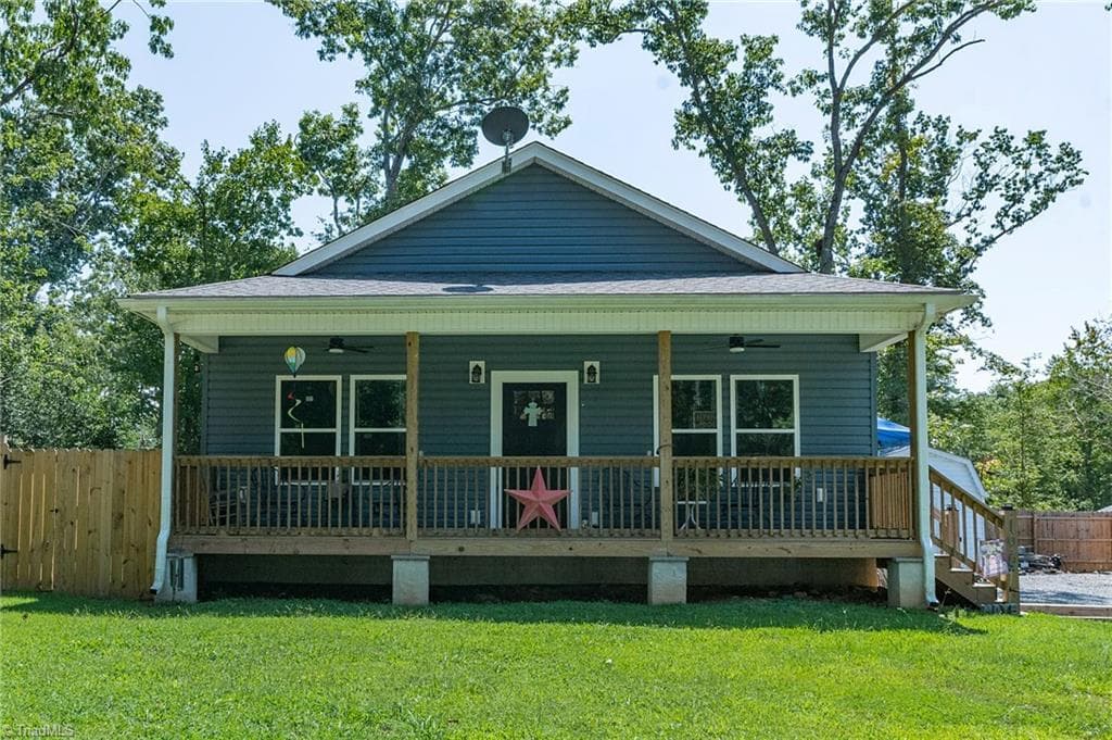 196 8th Avenue, New London NC 28127