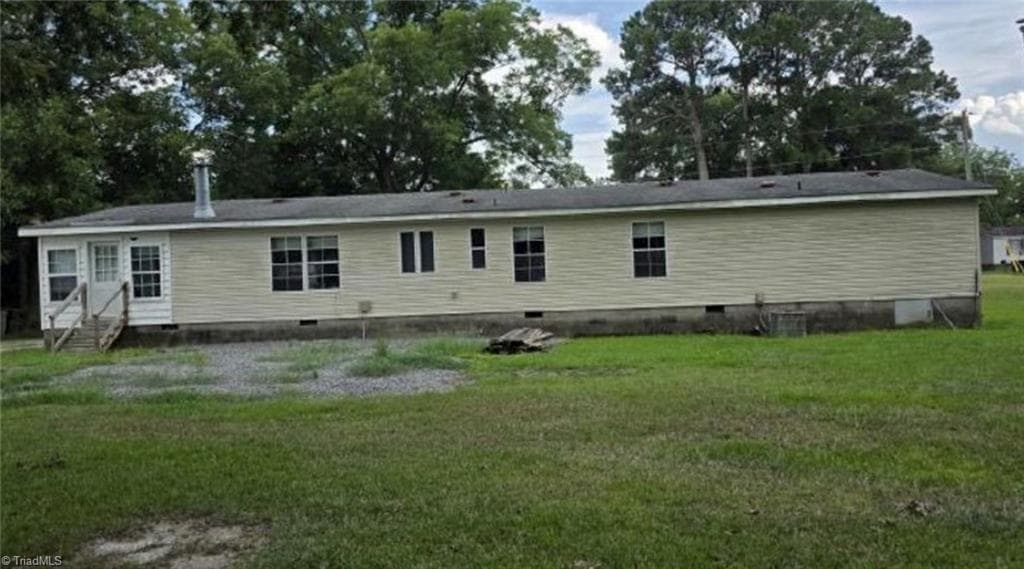 Manufactured Home at 503 Hillsboro Street, Mount Olive NC 28365, photo 2 of 3