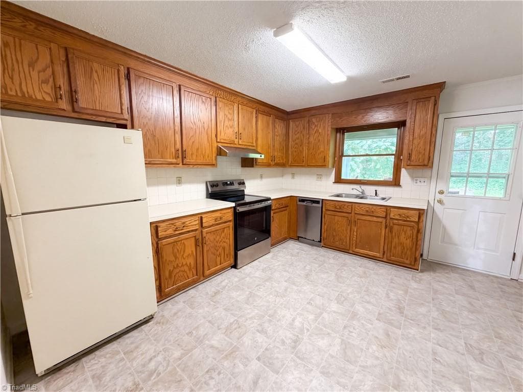 Stick/Site Built at 805 Brickwood Court, Winston-Salem NC 27127, Winston-Salem, photo 3 of 28