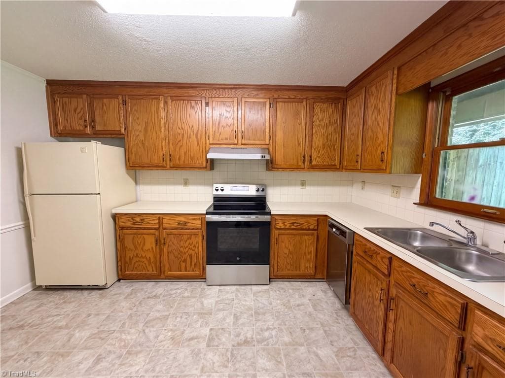 Stick/Site Built at 805 Brickwood Court, Winston-Salem NC 27127, Winston-Salem, photo 5 of 28