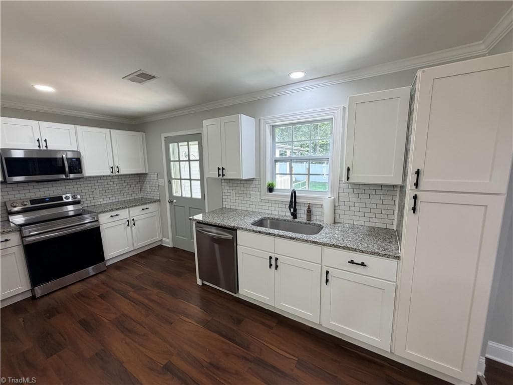 Stick/Site Built at 3950 Cole Avenue, High Point NC 27265, photo 5 of 39