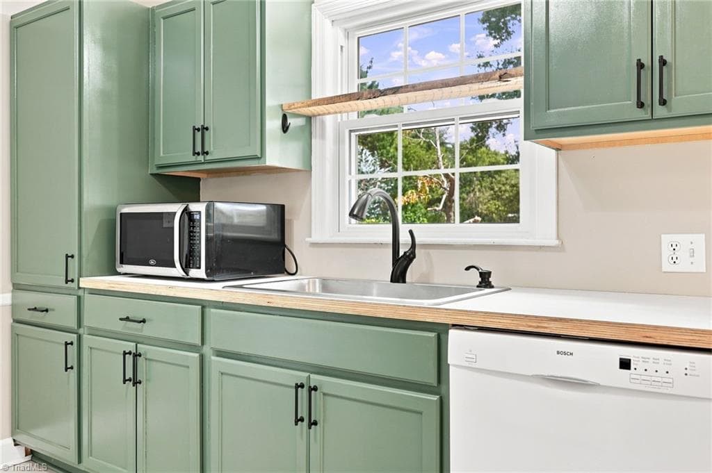 Stick/Site Built at 1407 Bolton Street, Winston-Salem NC 27103, Winston-Salem, photo 7 of 46