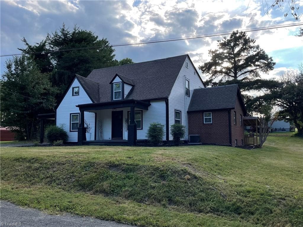 Stick/Site Built at 130 Greenway Drive, Mount Airy NC 27030, Mount Airy, photo 5 of 46