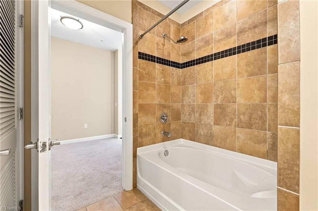 Stick/Site Built at 201 Elm Street # 802, Greensboro NC 27401, photo 12 of 26