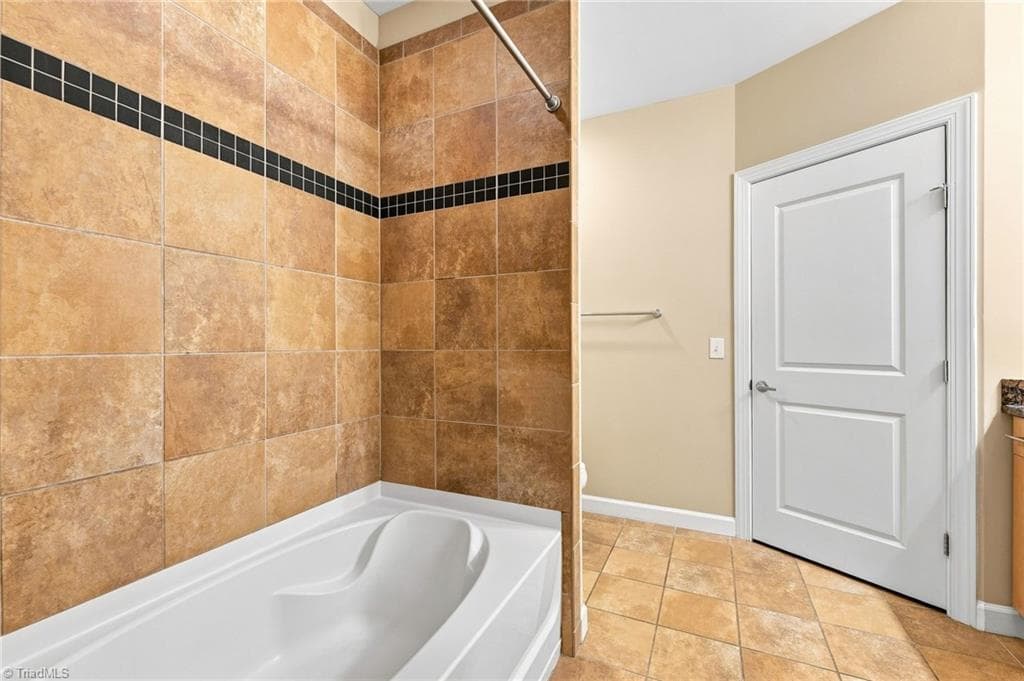 Stick/Site Built at 201 Elm Street # 802, Greensboro NC 27401, photo 10 of 26