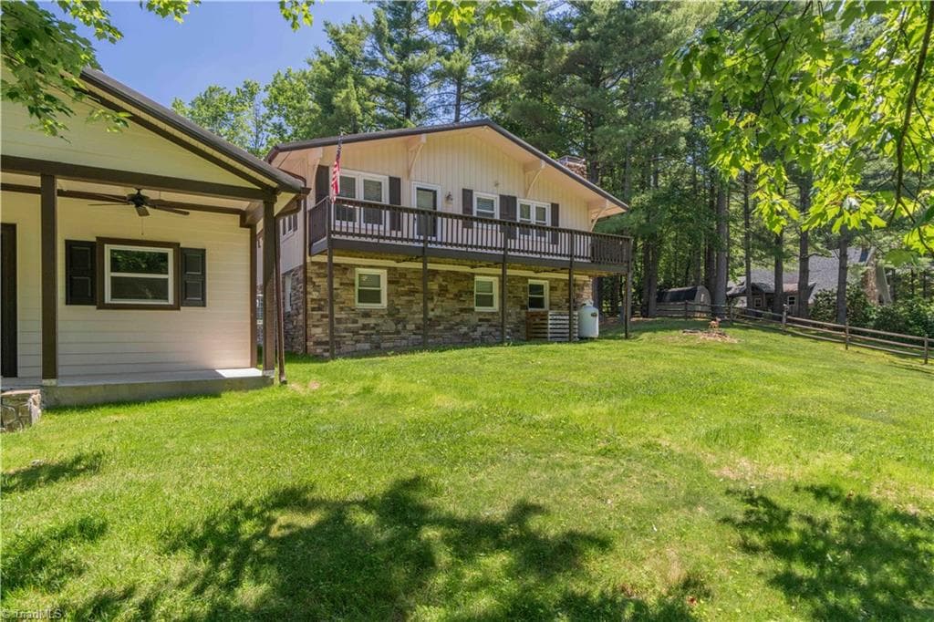 Stick/Site Built at 81 Pine Tree Drive, Roaring Gap NC 28627, photo 13 of 39