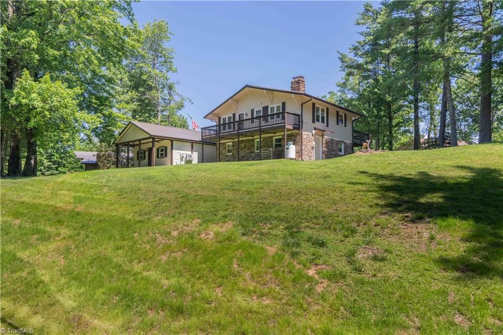 Stick/Site Built at 81 Pine Tree Drive, Roaring Gap NC 28627, photo 12 of 39