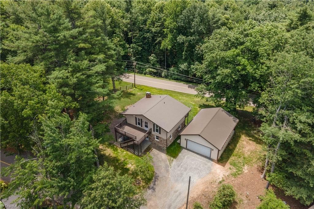Stick/Site Built at 81 Pine Tree Drive, Roaring Gap NC 28627, photo 5 of 39