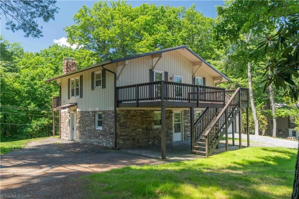 Stick/Site Built at 81 Pine Tree Drive, Roaring Gap NC 28627, photo 9 of 39