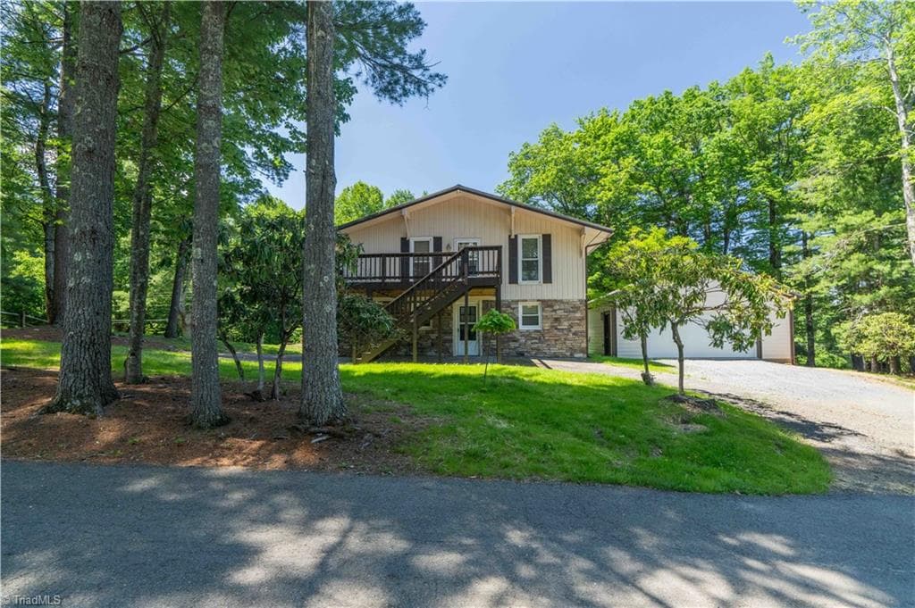 Stick/Site Built at 81 Pine Tree Drive, Roaring Gap NC 28627, photo 8 of 39