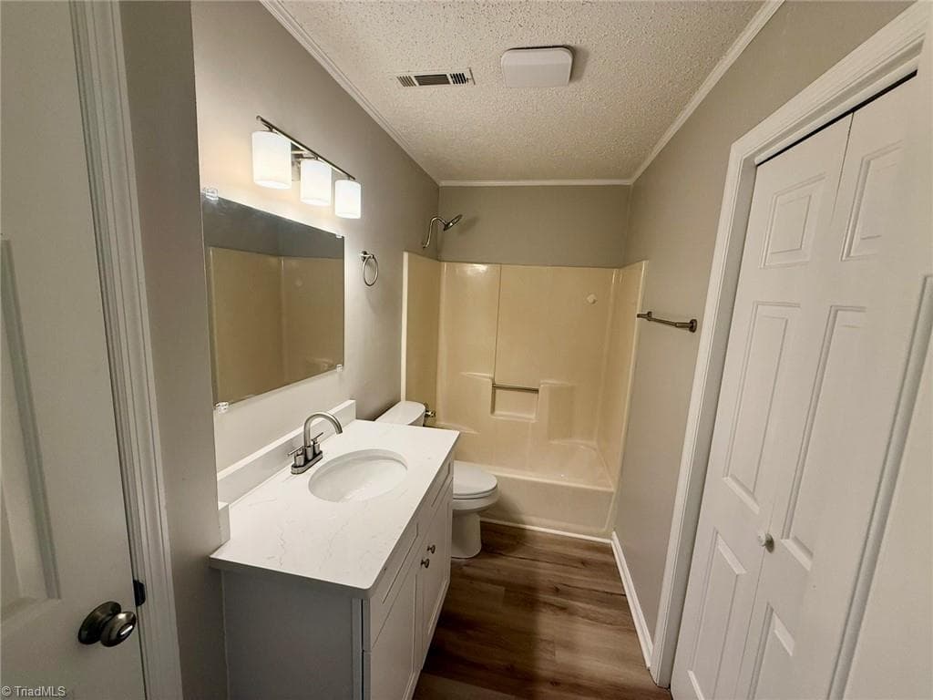 Stick/Site Built at 1712 Beaucrest Avenue, High Point NC 27265, photo 9 of 19