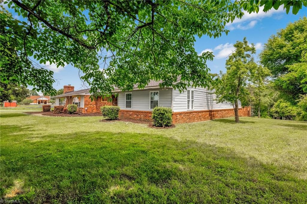 Stick/Site Built at 7549 Sunnyvale Drive, High Point NC 27265, photo 2 of 37