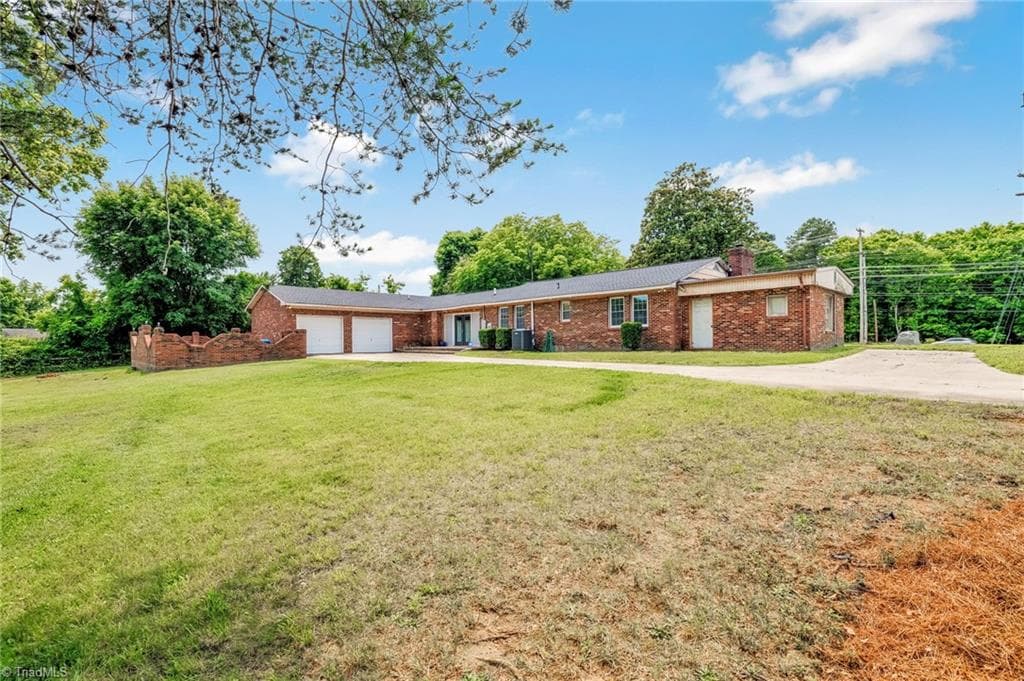 Stick/Site Built at 7549 Sunnyvale Drive, High Point NC 27265, photo 32 of 37