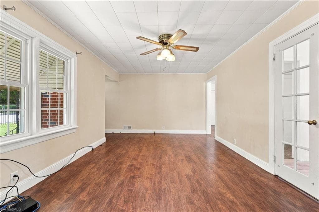 Stick/Site Built at 812 Oak Street, Reidsville NC 27320, photo 3 of 34