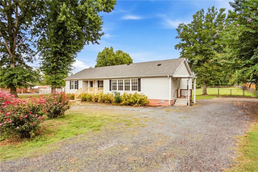 5272 Branson Davis Road, Sophia NC 27350