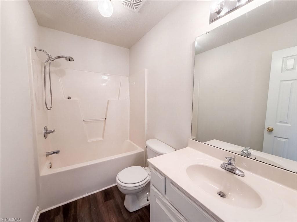 Stick/Site Built at 3888 Courtland Circle, Thomasville NC 27360, photo 12 of 16