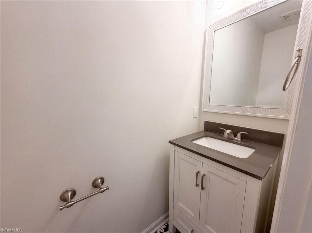 Stick/Site Built at 3888 Courtland Circle, Thomasville NC 27360, photo 14 of 16