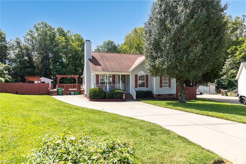 Stick/Site Built at 2922 Median Court, High Point NC 27260, photo 2 of 34
