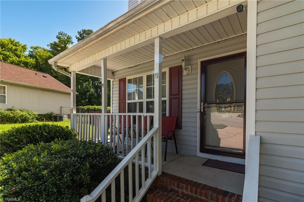 Stick/Site Built at 2922 Median Court, High Point NC 27260, photo 3 of 34