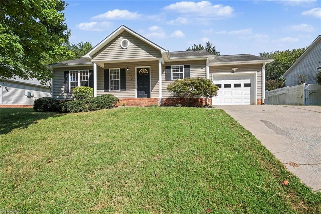 1622 Hawkcrest Lane, Winston-Salem NC 27127