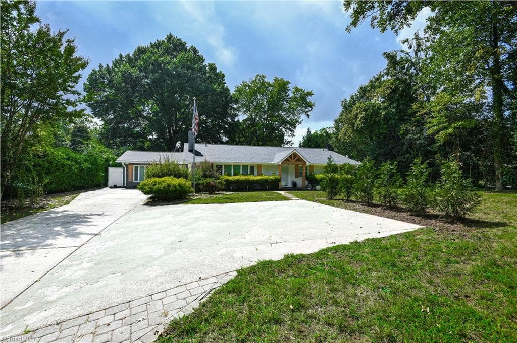 Stick/Site Built at 3917 W Friendly Avenue, Greensboro NC 27410, photo 5 of 49