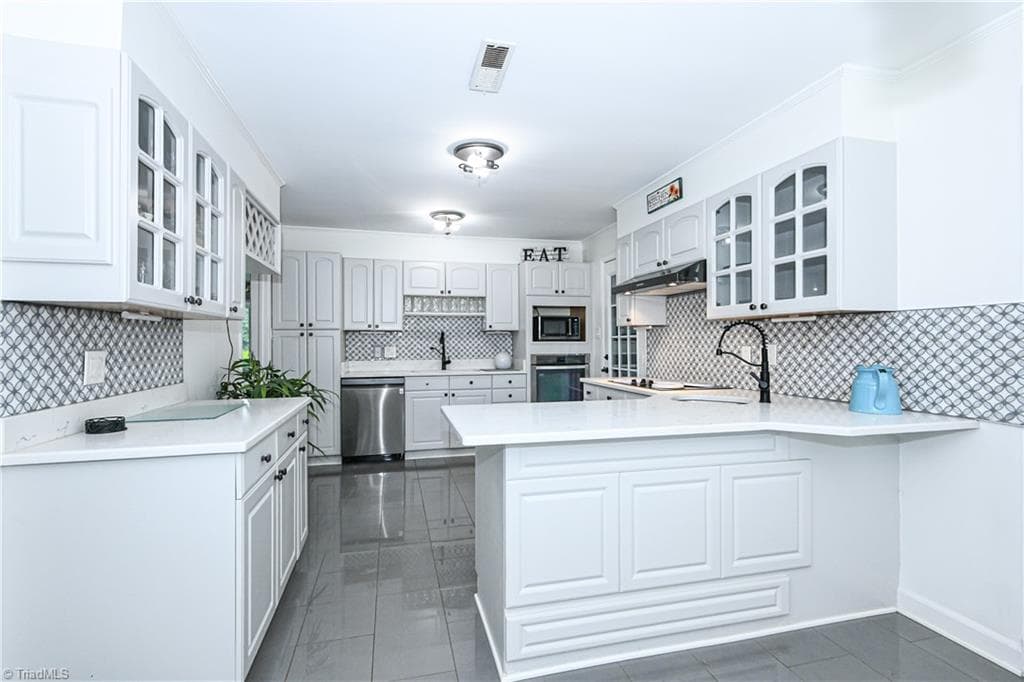 Stick/Site Built at 3917 W Friendly Avenue, Greensboro NC 27410, photo 10 of 49