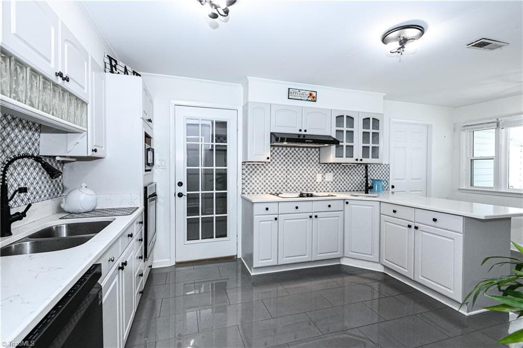 Stick/Site Built at 3917 W Friendly Avenue, Greensboro NC 27410, photo 14 of 49
