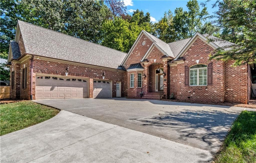 5204 Cedarwood Creek Drive, Winston-Salem NC 27104