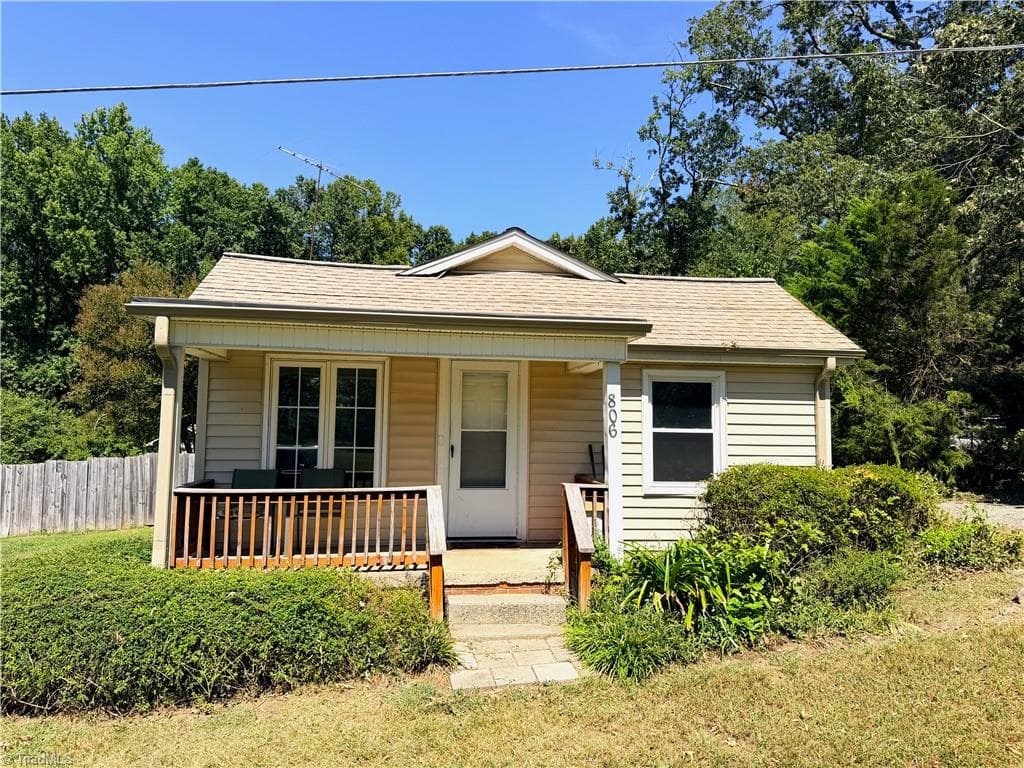 806 Halsbrook Road, Greensboro NC 27406