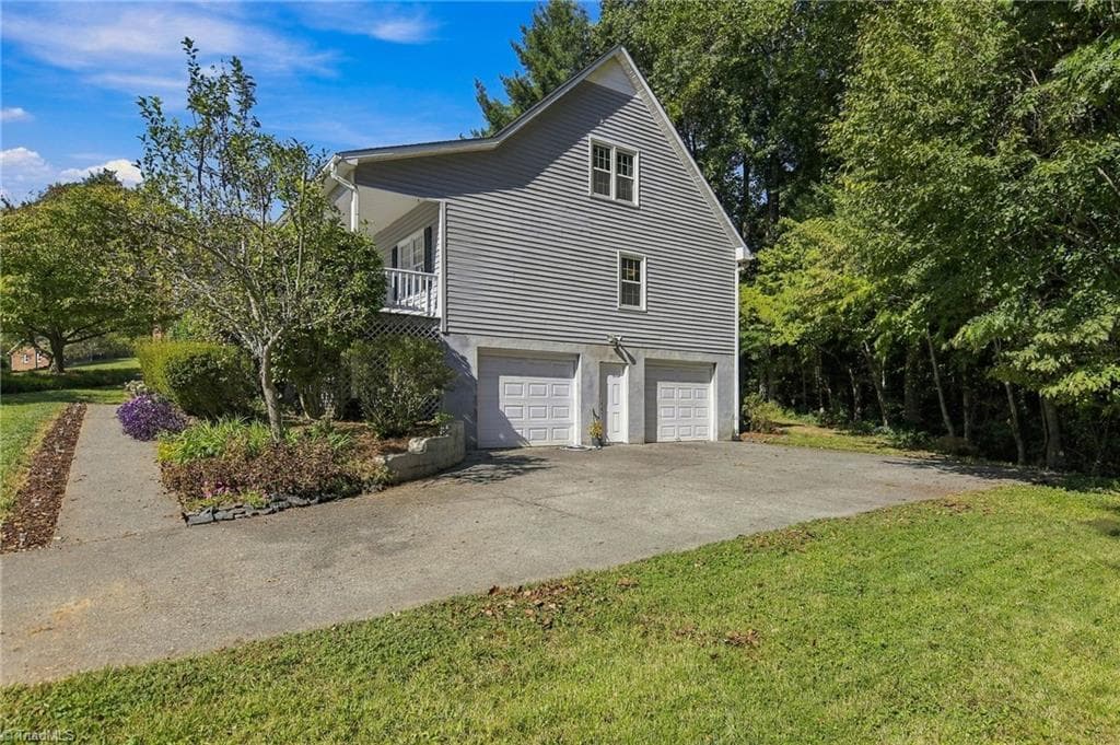 Stick/Site Built at 2370 Oakton Drive, Clemmons NC 27012, Clemmons, photo 3 of 33