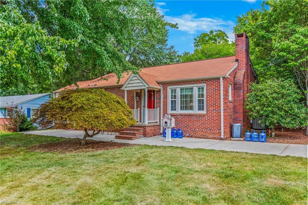 4733 Eastwin Drive, Winston-Salem NC 27104